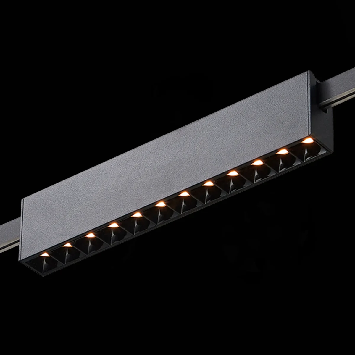 ST816.406.12_01B ST816.406.12 Магнитный трековый светильник FARM Черный LED 1*12W 3000K 609Lm Ra90 40 IP20 L232xW24xH FARM — изображение 1