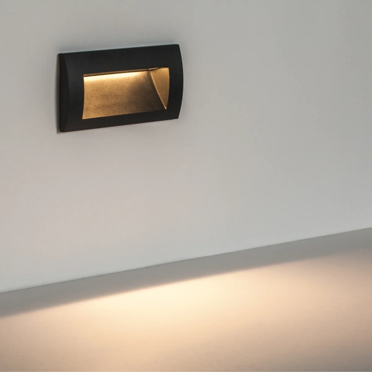 383572 Светильник ESTRA LED 5W 200LM 120G ЧЕРНЫЙ 3000K IP55 — изображение 2