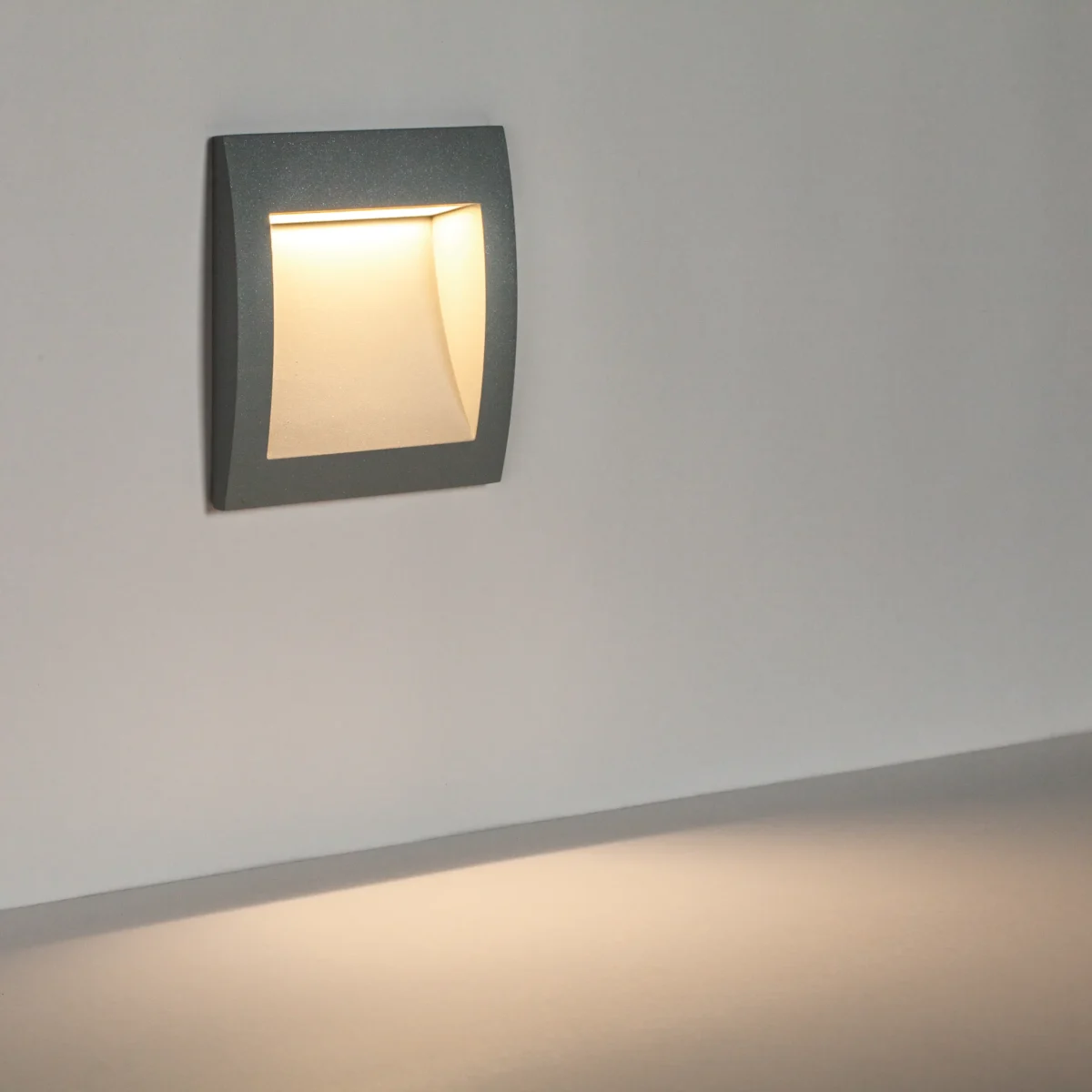 383692 Светильник ESTRA LED 5W 200LM 120G СЕРЫЙ 3000K IP55 — изображение 2