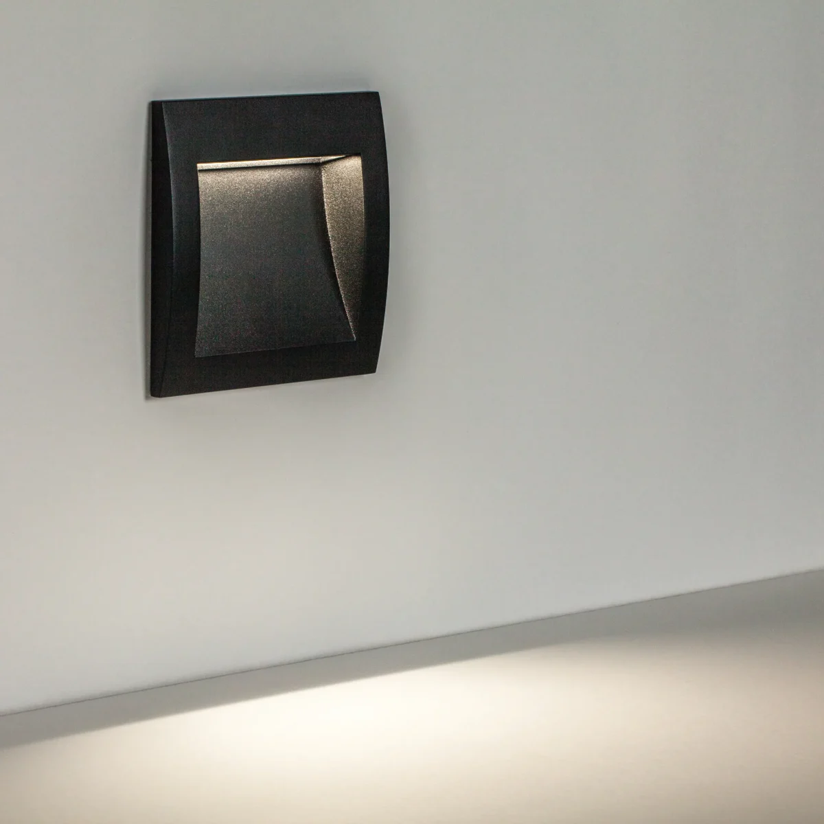 383674 Светильник ESTRA LED 5W 250LM 120G ЧЕРНЫЙ 4000K IP55 — изображение 2