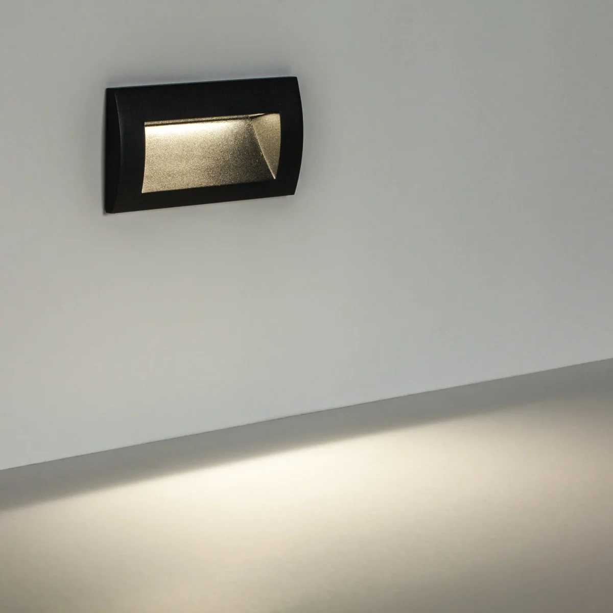 383574 Светильник ESTRA LED 5W 250LM 120G ЧЕРНЫЙ 4000K IP55 — изображение 2