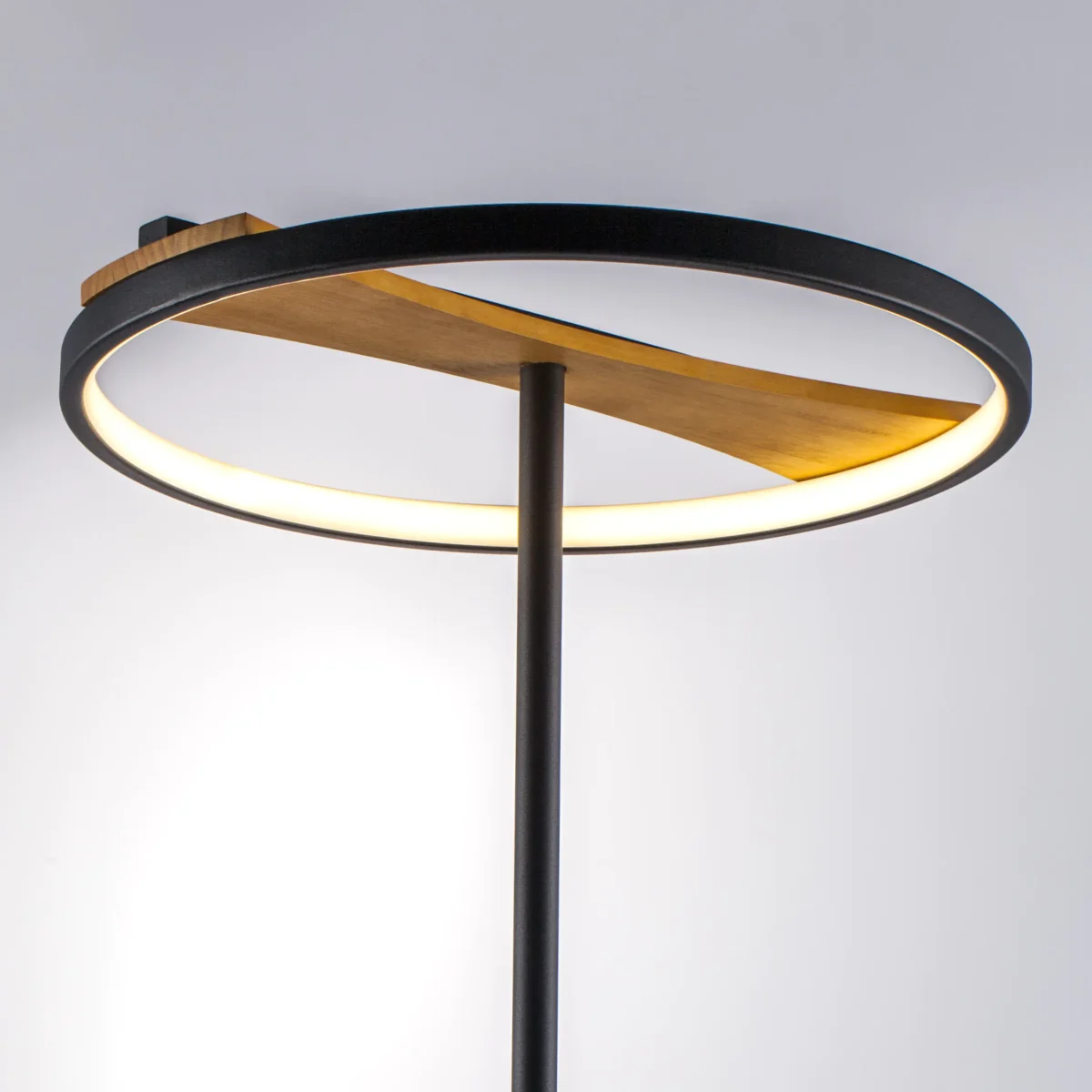 723727 Торшер LODI LED 9W 720LM ЧЕРНЫЙ/ДЕРЕВО 3000K — изображение 4