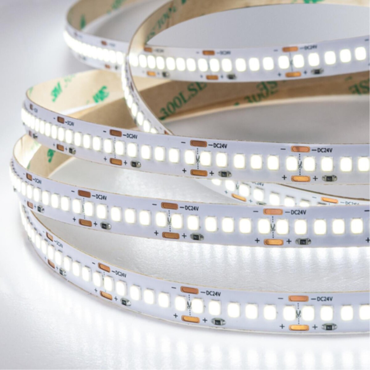 A2424010-02-4K Светодиодная лента 24В 19,2Вт/м 1800Лм/м 4000К 90+ 10мм SMD2835 240шт/м 5м IP20 — изображение 3