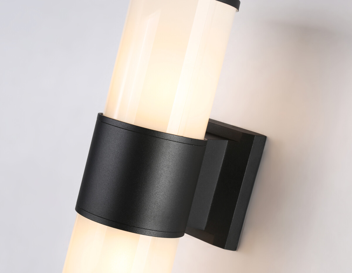 ST2455 BK/FR черный/белый матовый IP54 E27 max 40W 300*90*155 — изображение 1