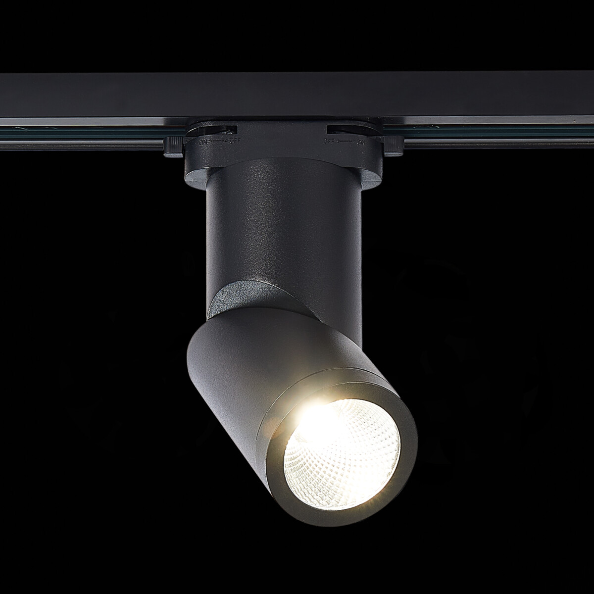 ST650.436.10 Св-к трек. Черный LED 1*10W 3000K 800Lm Ra>90 38° IP20 D60xH190 165-265V BASE — изображение 1