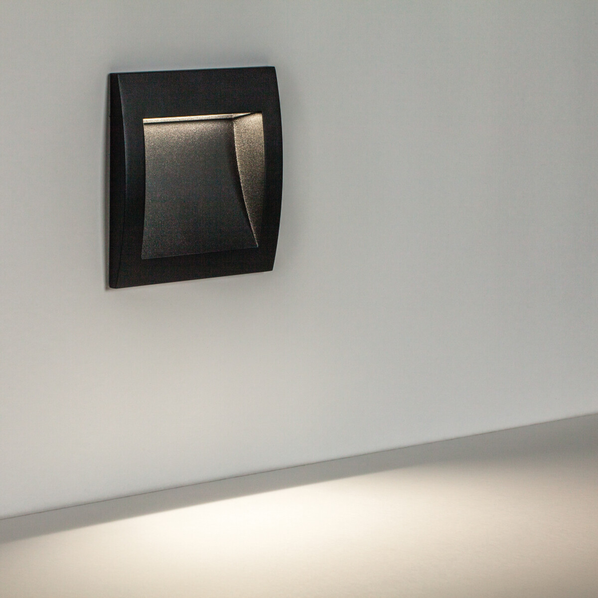 383674 Светильник ESTRA LED 5W 250LM 120G ЧЕРНЫЙ 4000K IP55 — изображение 2