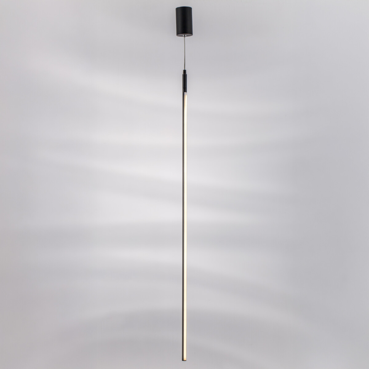 в наличии 748437 Люстра TUBO LED 24W 2000LM 80G ЧЕРНЫЙ 3000K - купить в интернет-магазине Светильники Торг