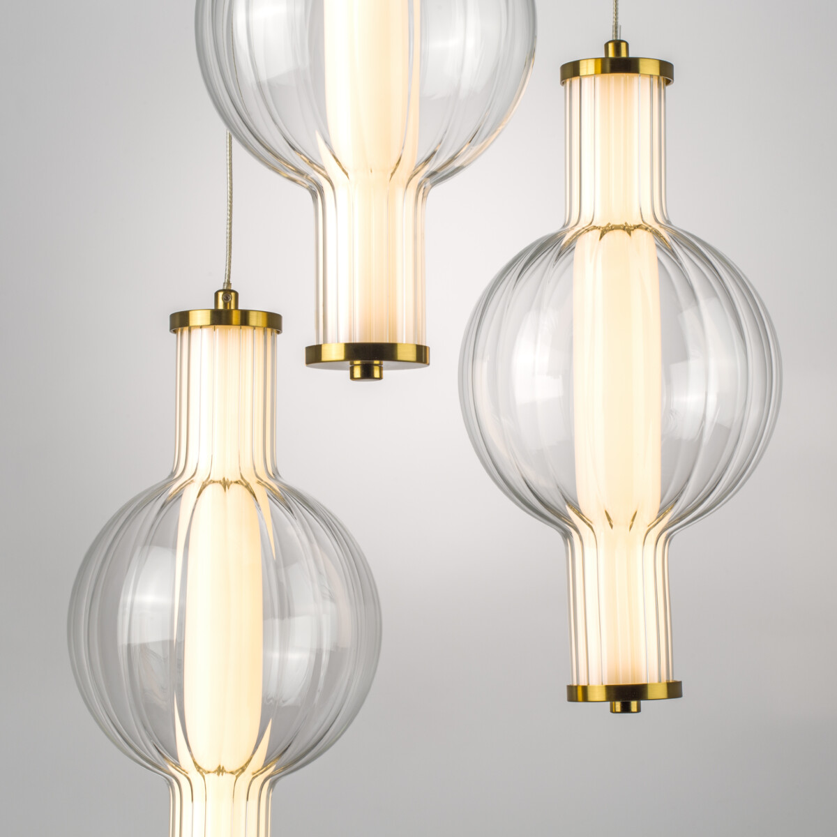 в наличии 800133 Люстра BOTTO LED 3х6W 1820LM ЛАТУНЬ/ПРОЗРАЧНЫЙ/БЕЛЫЙ 3000K - купить в интернет-магазине Светильники Торг