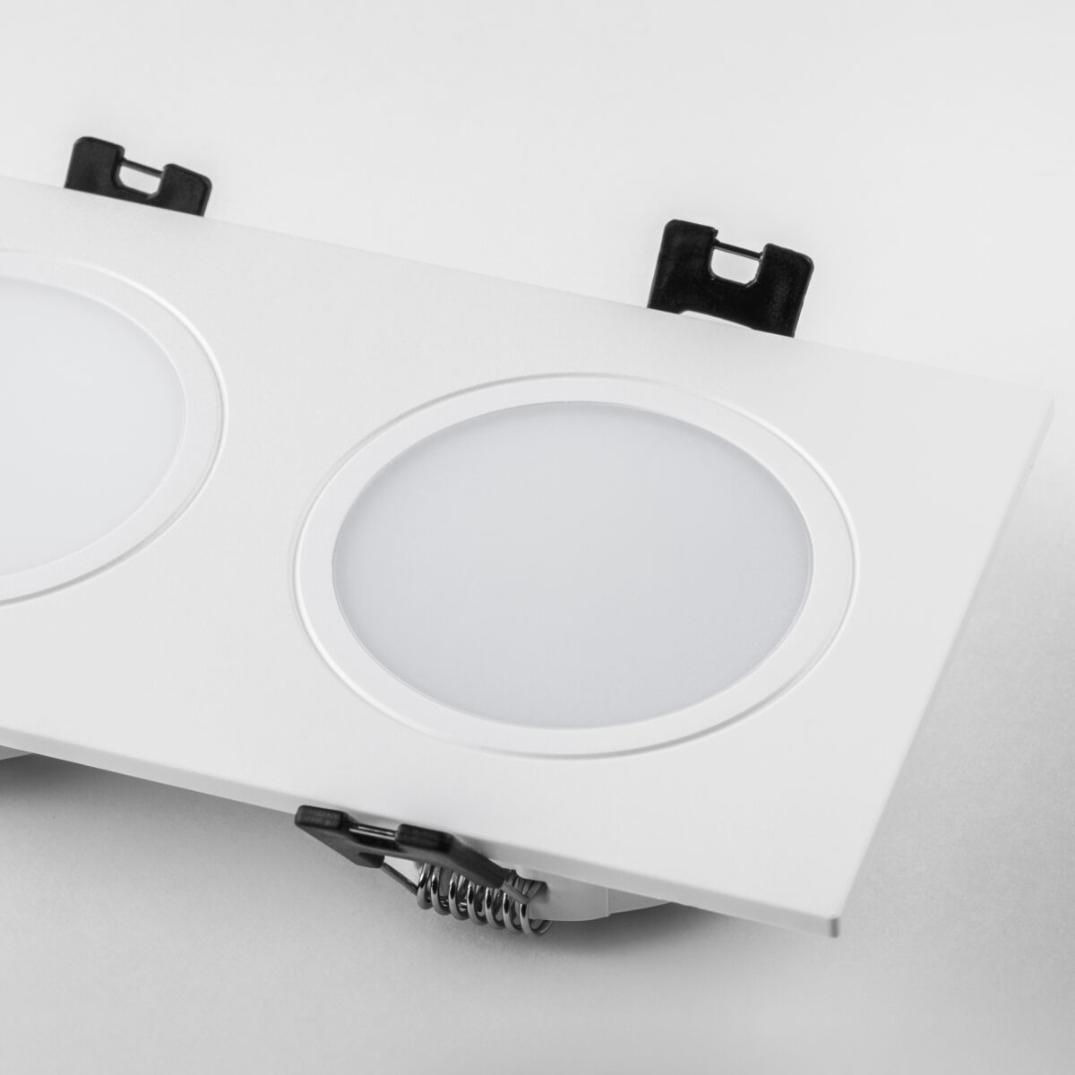 012826 Рамка (светильник) PVC д/LED-модулей 941хх и LED-ламп D50мм PIANO 2x QUAD БЕЛЫЙ IP65 — изображение 2