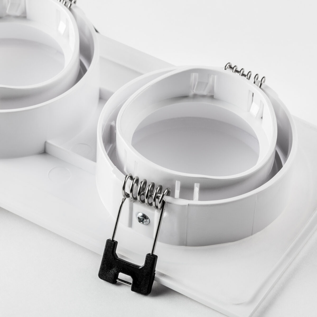 012826 Рамка (светильник) PVC д/LED-модулей 941хх и LED-ламп D50мм PIANO 2x QUAD БЕЛЫЙ IP65 — изображение 3