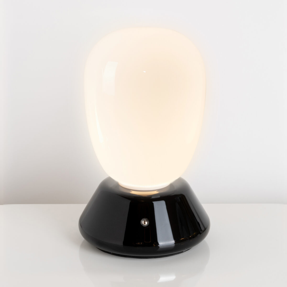 807917 Настольная лампа UOVO III LED 10W 800LM G ЧЕРНЫЙ/БЕЛЫЙ 3000K — изображение 2